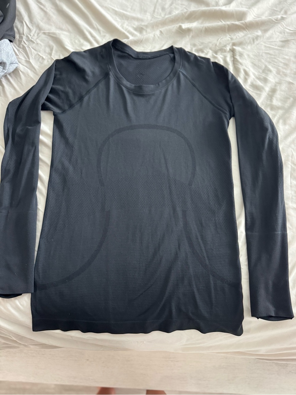 VGUC/EUC size 8, Lululemon align long-sleeved